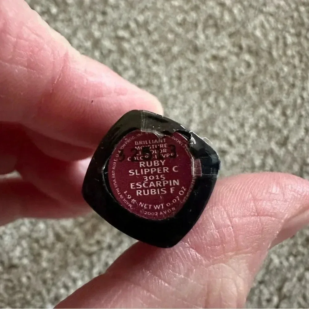 Avon Brilliant Moisture Lipstick NEW SEALED Ruby Slipper‎